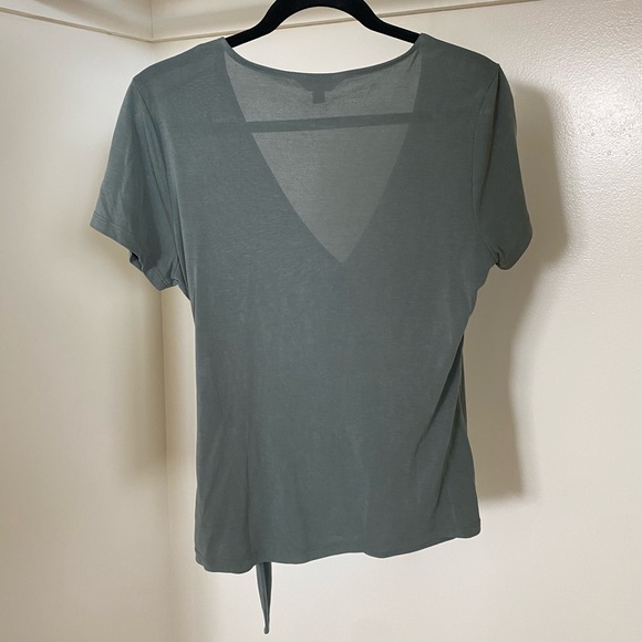 EUC Lucky Brand Wrap top women’s medium - Picture 2 of 3
